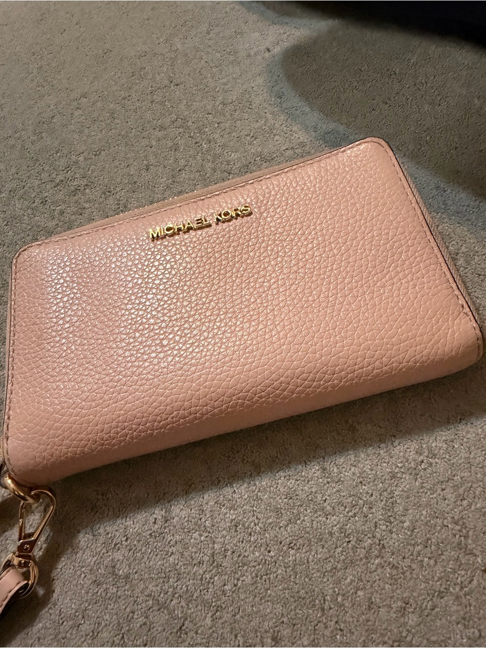 Michael Kors Pink Pebbled jet set Zip Wallet blush pink